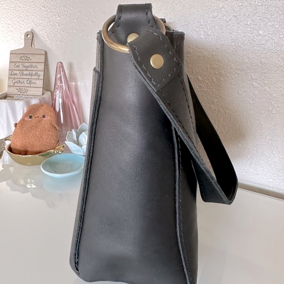 NWOT 🖤 Portland Leather Triangle Zip Bag in Elegant Smooth Black Color. - Picture 3 of 6